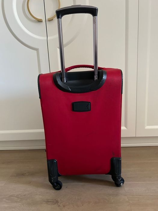 Продам чемодан размер средний