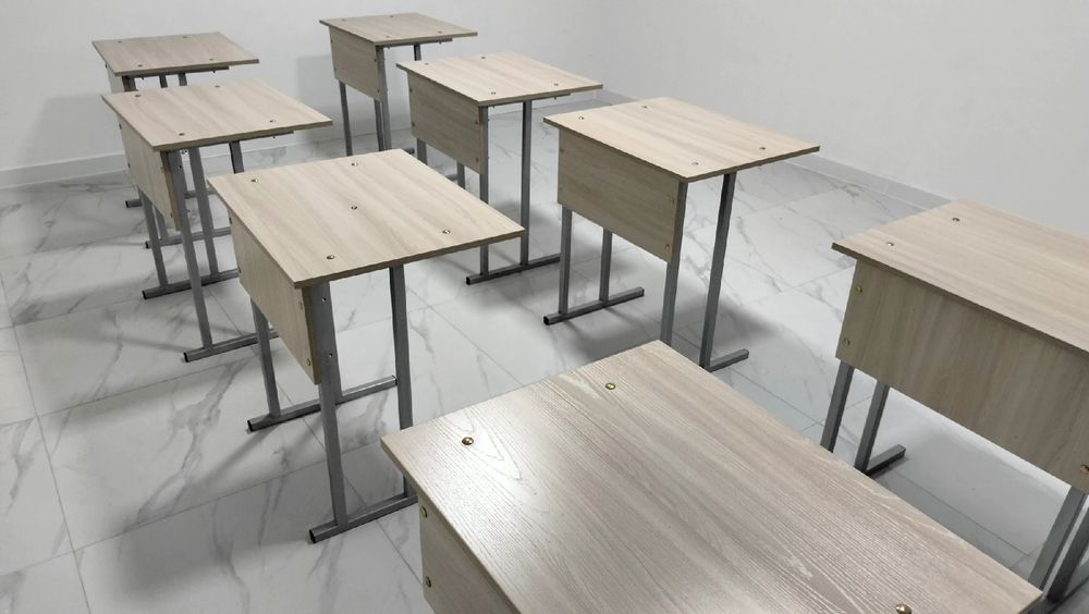 Школьные парты, стуль ,спинка