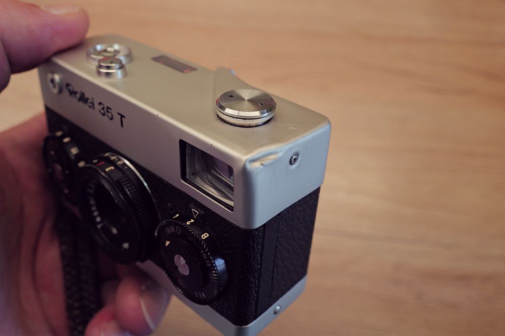 Aparat foto Rollei 35 T pe film obiectiv Zeiss Tessar point and shot
