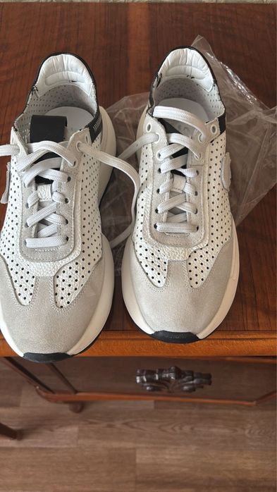 Продам кроссовки