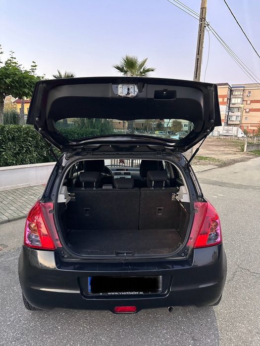 Suzuki Swift Black and White