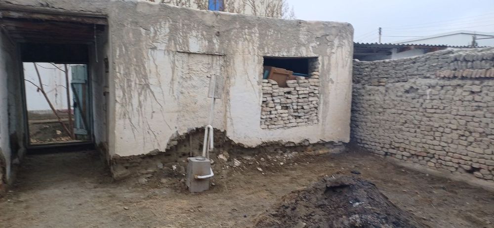 Uy sotiladi narxini kelishamiz