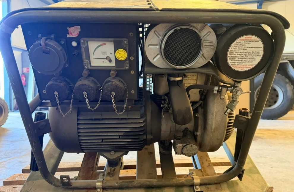 Generatoare curent pe benzina mai multe bucati noi sau folosite putere 3- 7,5 kw