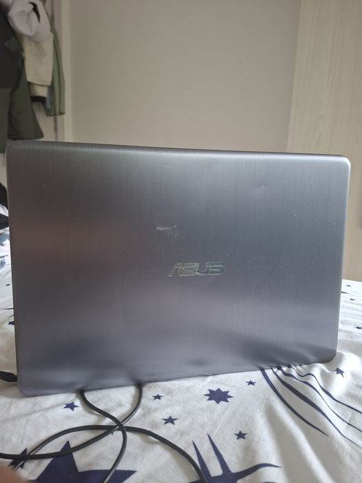 ASUS VivoBook E406MA