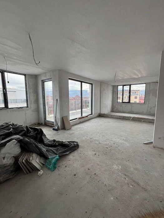 Продава се Четиристаен апартамент в Пловдив, Остромила - 180 кв.м за 666 €/кв.м - Снимка #1