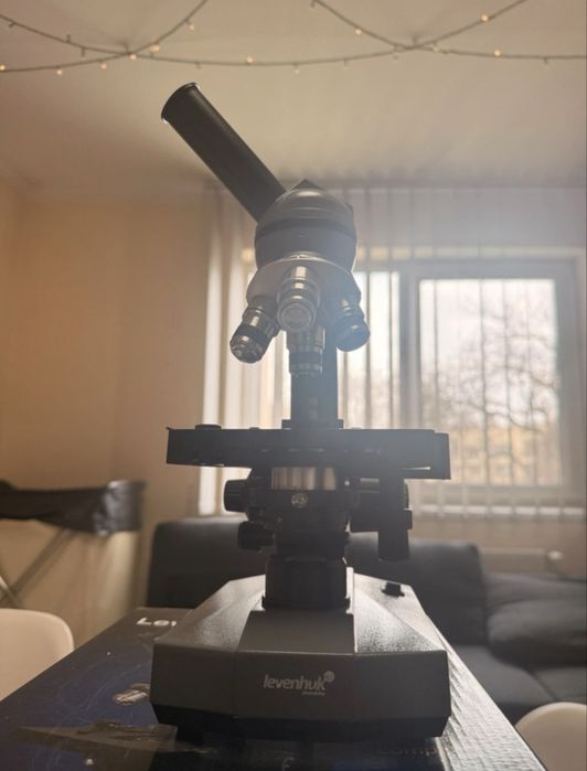 Microscop Levenhuk 320 PLUS + cameră digitală M500 Base + accesorii