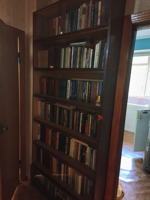 Книжные полки и шкафы.