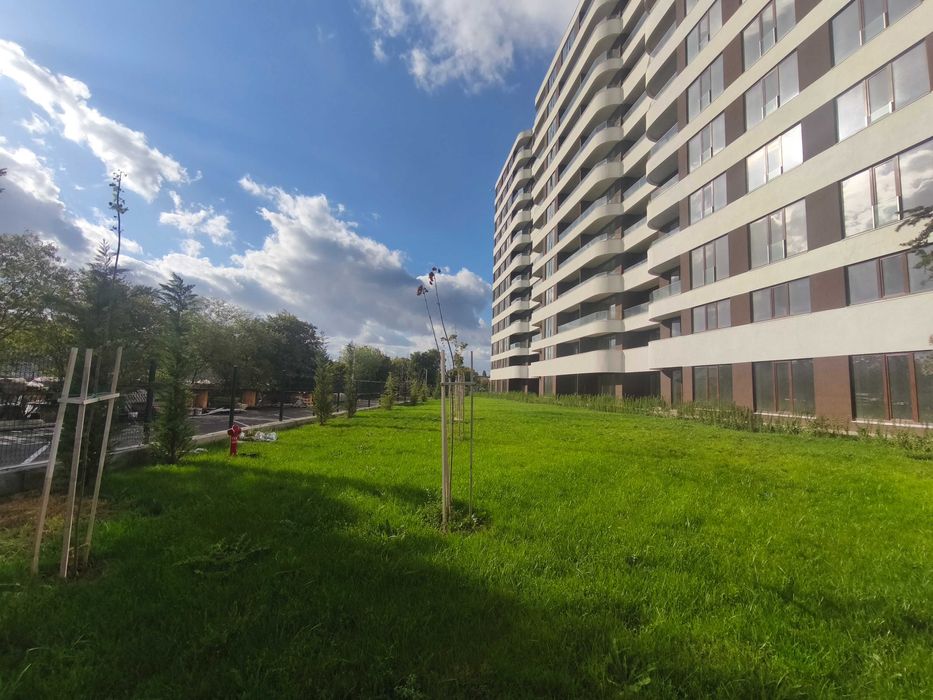 Двустаен, изцяло южен апартамент с панорамна гледка към езерото