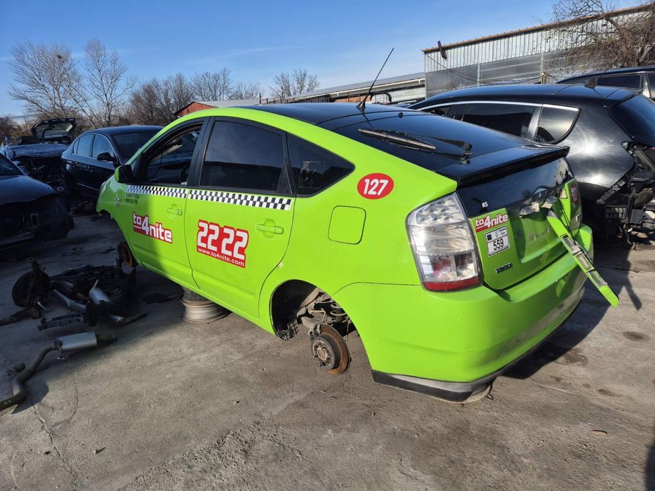 Продавам Тойота приус на части