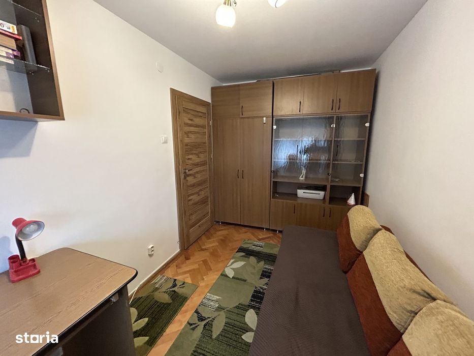 Inchiriez apart.3 cam.central,in spate la BCR,modern,centrala proprie