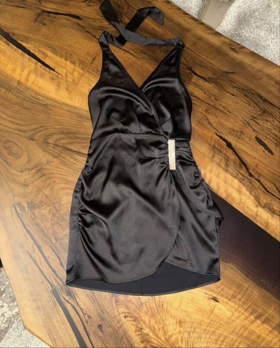 Черна рокля Bershka