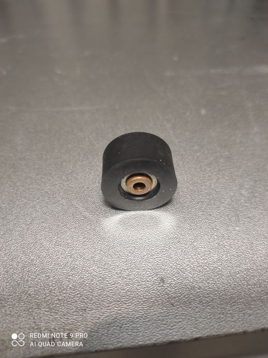 Катушечный магнитофон. Прижимной ролик.