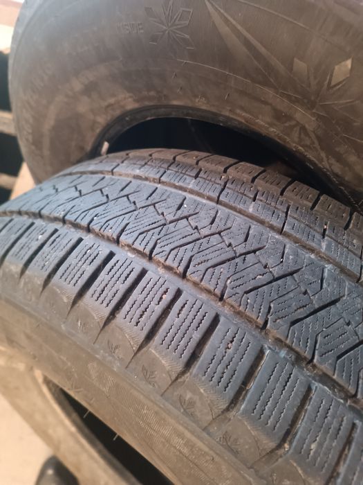 Продам зимние шины липучка. Хорошим состояние