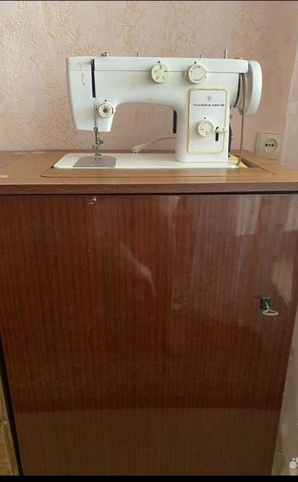Швейная машинка продам
