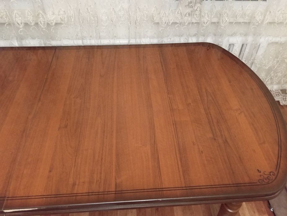 Продам обеденный стол