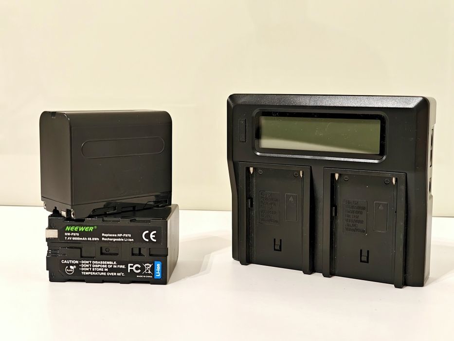 Lampă LED Yongnuo YN-600S + 2 acumulatori NP-F970 + încărcător