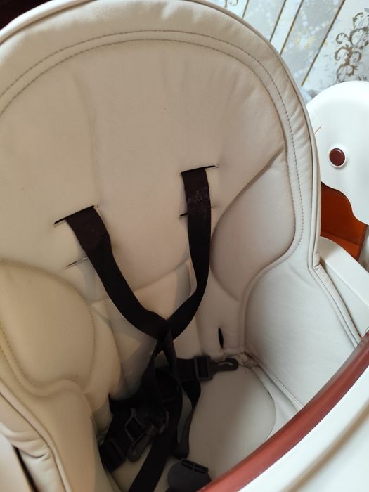 Коляска и детский стульчик