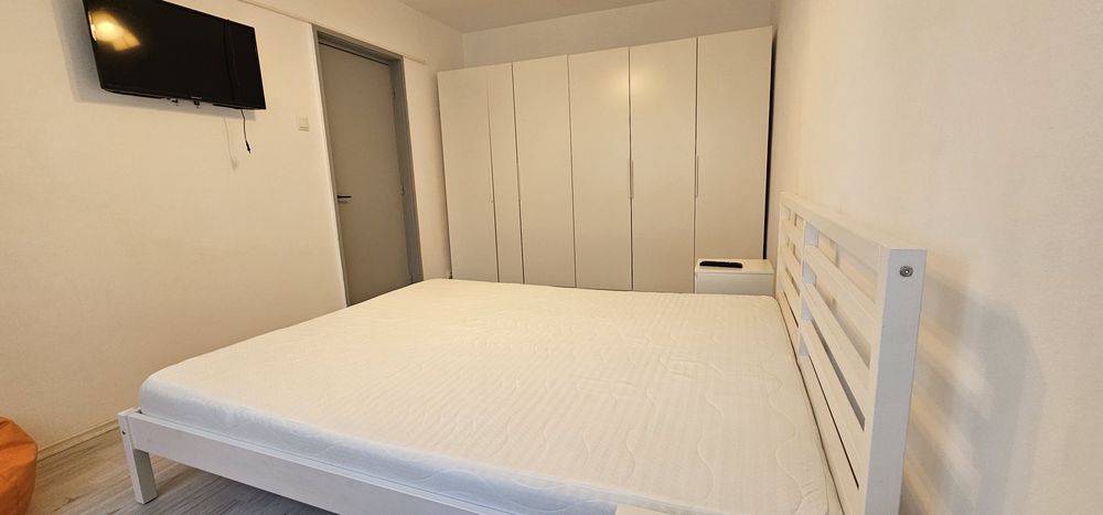 Ofer spre închiriere apartament cu două camere
