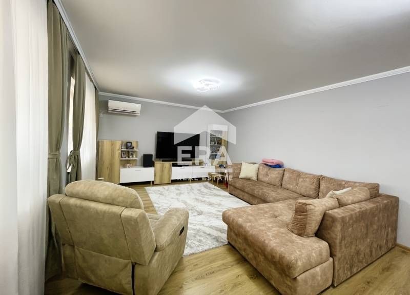 Уникален четиристаен апартамент!