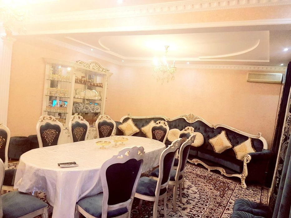 Продам столы -стулья из 100% дерева. Почти новое