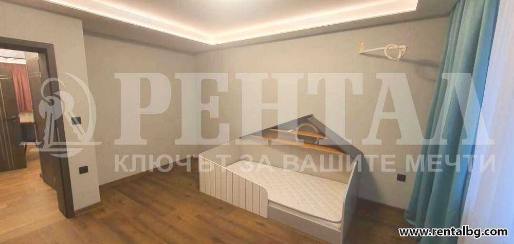Дава се под наем Четиристаен апартамент в Пловдив, Център - 120 кв.м за 947.58 € - Снимка #11