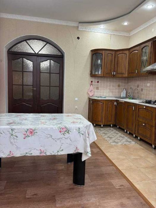 Продается коттедж на 12мкр по горячей цене