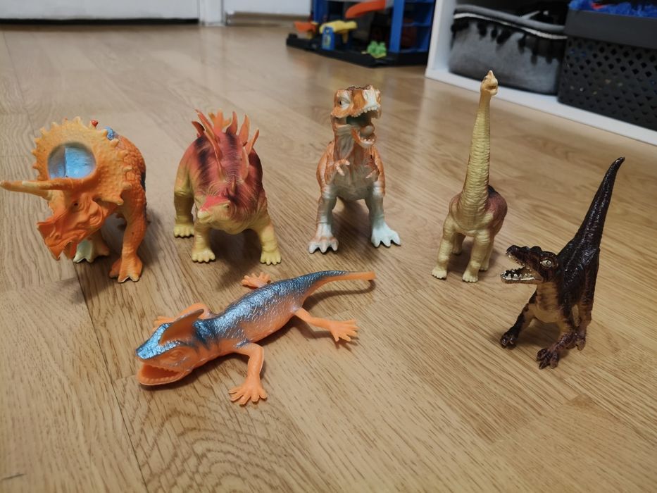 Set 6  dinozauri mici