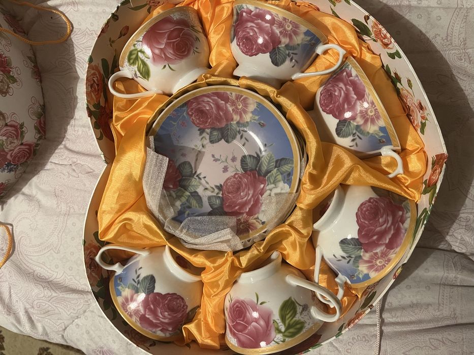 Чайный сервиз в подарочной коробке