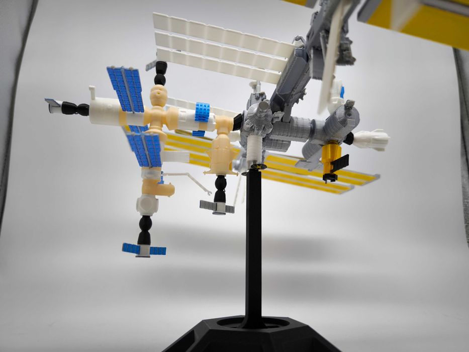 Мкс,  сборная модель космической станции