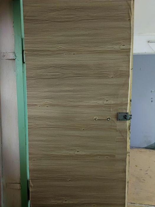 Продам входную дверь