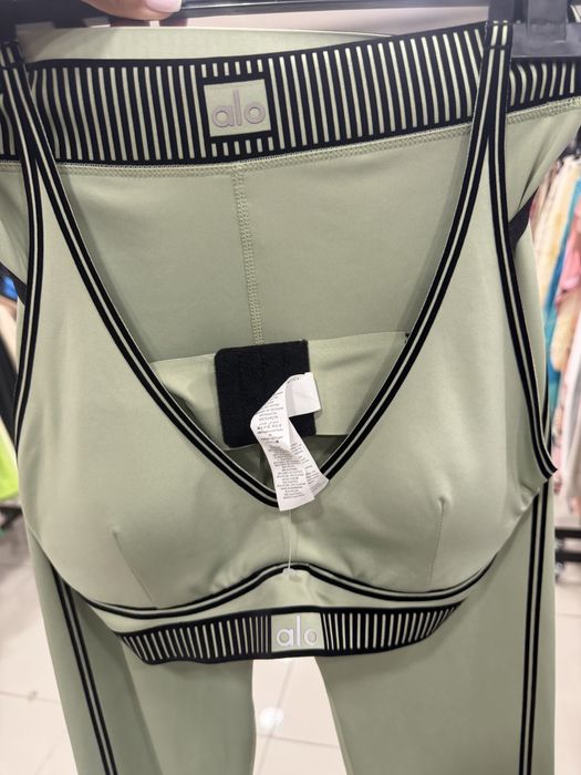 Set Alo Yoga Bustiera si Colant