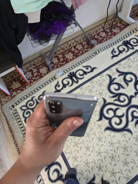 Продам Samsung s20