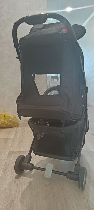 Коляска летняя. Есть чехол. Складывается.