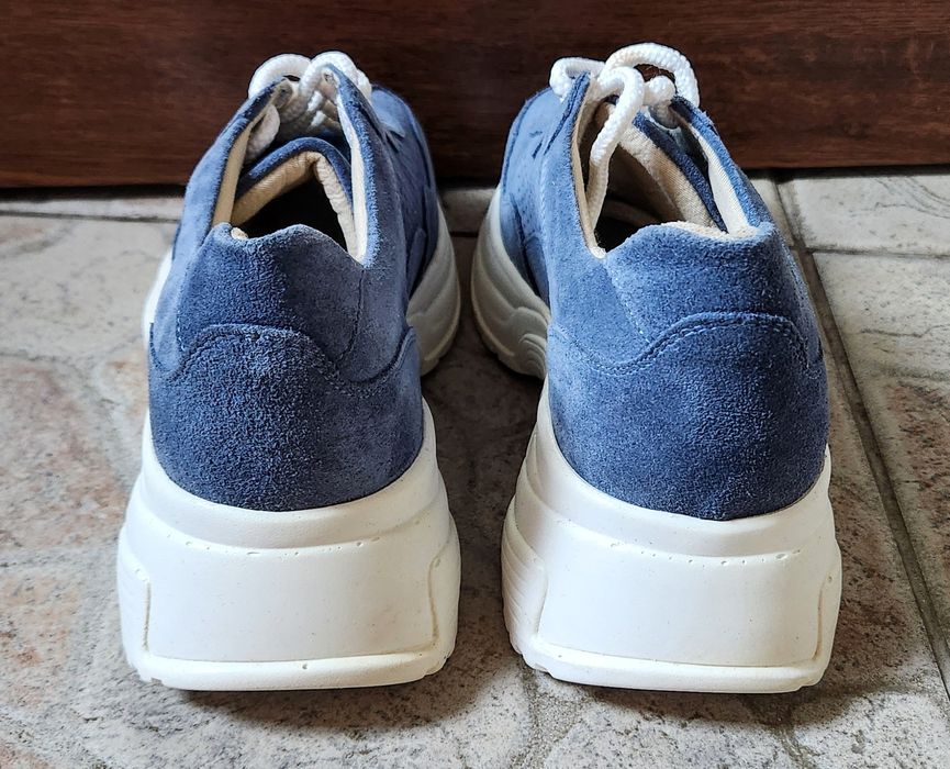 Adidași damă din piele întoarsă