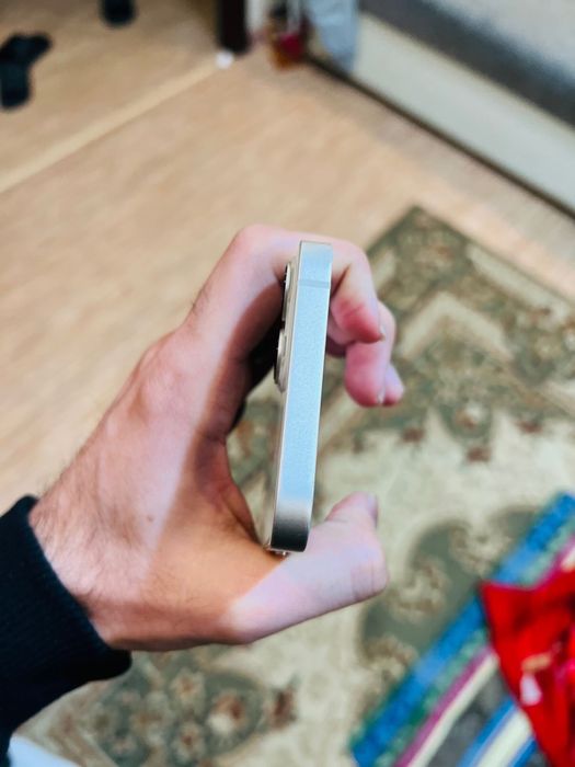 Продам iPhone 13