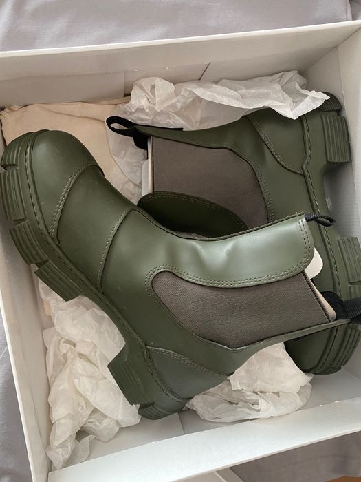 Женские сапоги, куплено заграницы