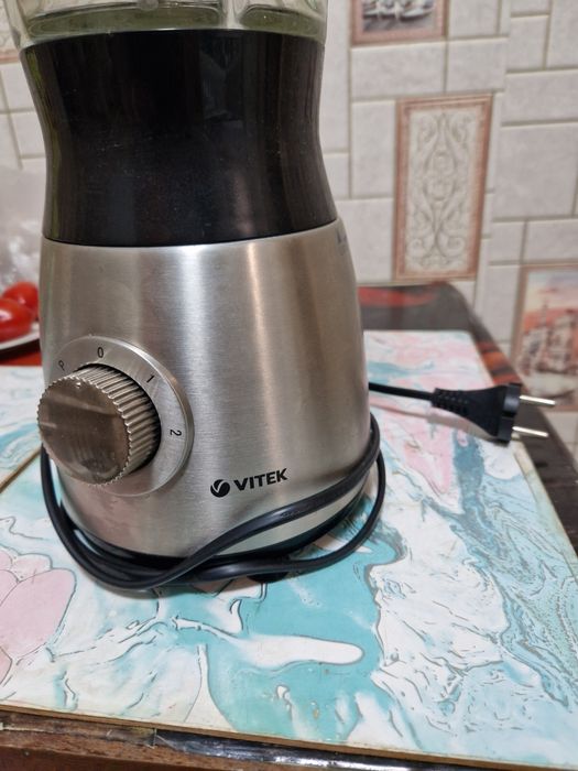 Продаю блендер Vitek