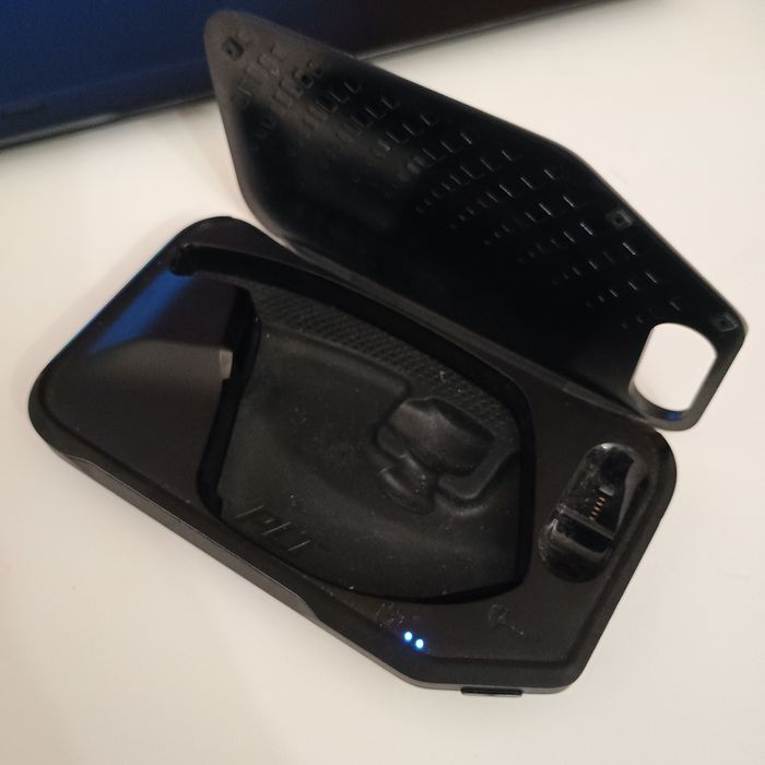 Только кейс чехол наушник Plantronics Voyager 5200 рабочем состоянии