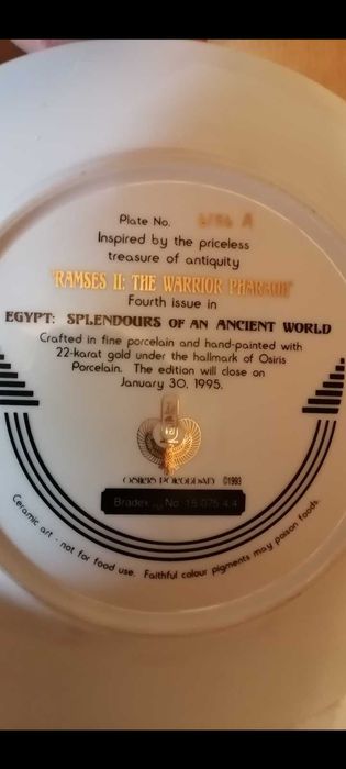 Vand farfurie portelan cu Faraonul Ramses pictata manual cu aur