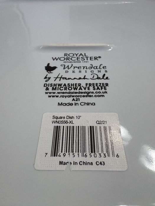 Елитен британски порцелан Royal Worcester-Wrendale Designs. Тава за печене с две чинийки