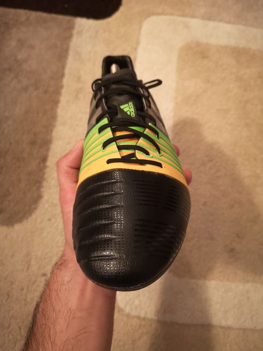 Vând ghete de fotbal profesionale Adidas Nitrocharge 1.0
Ghetele sunt