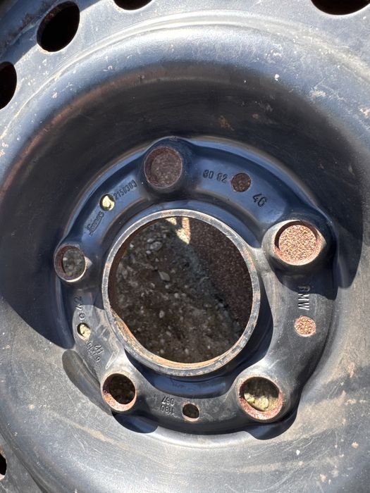 Jante originale BMW 15” + anvelope de iarnă Dunlop