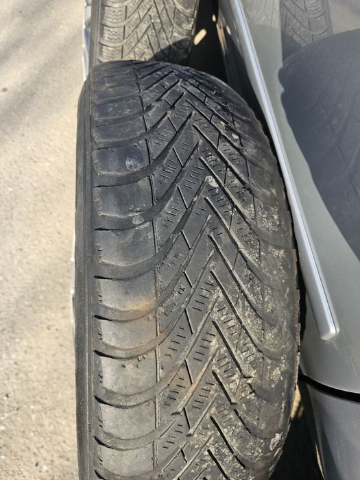 Vand jenti +anvelope R15