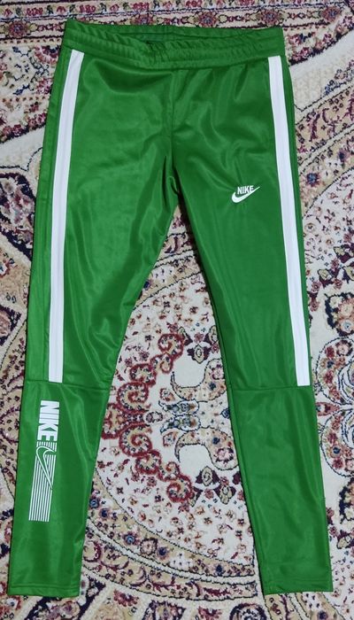 Продам спортивный костюм