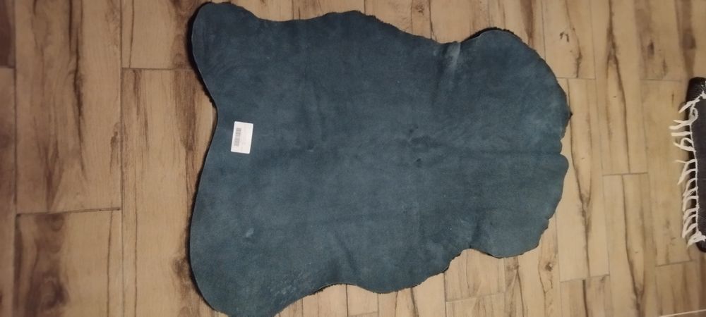 Продам шкуры овечьи черные