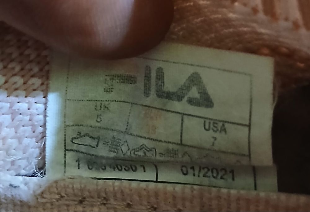 Vând urgent adidași fila mărimea 39