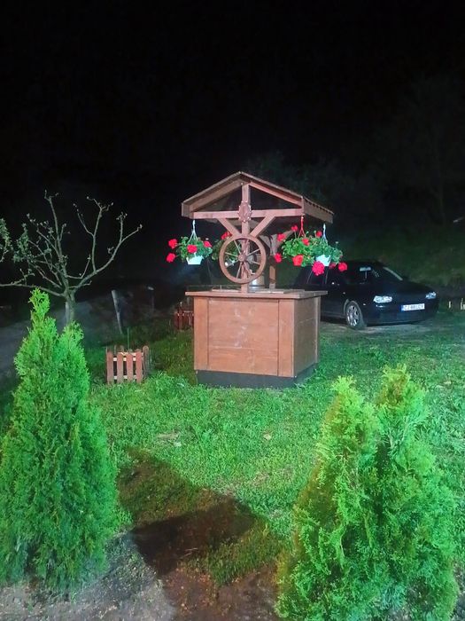 Fântână, afumătoare, toaletă de gradina,cuptor de pâine