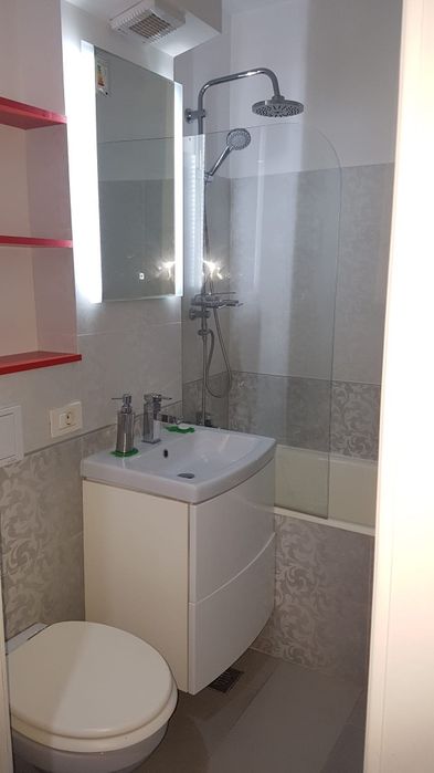Închiriez apartament cu 2 camere