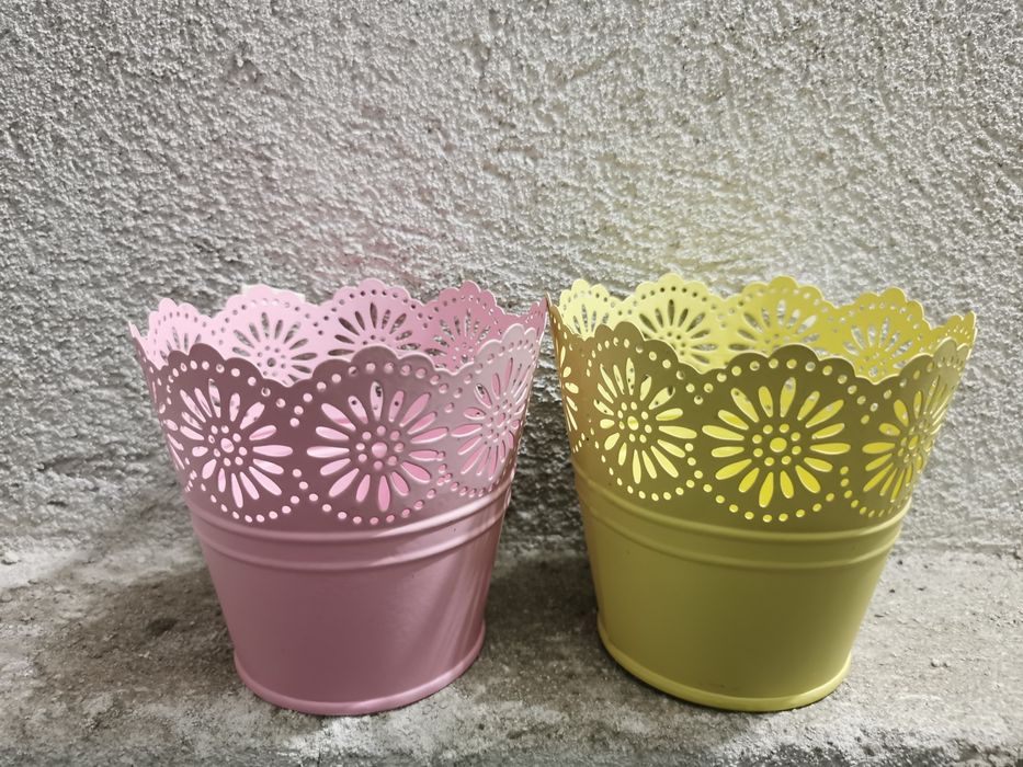 Порцеланови саксии, сувенири.