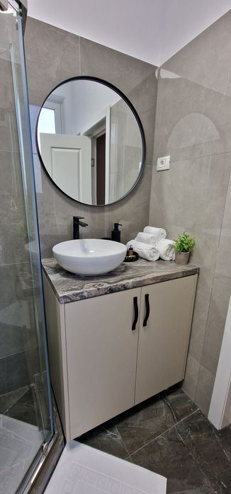 De inchiriat (termen scurt)